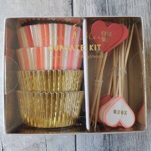 NWT - Meri Meri Heart Cupcake Set 48 cases & 24 Toppers Hearts XOXO Love Kiss Me